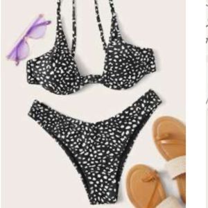 Black Bathingg suit!!! (TOP ONLY)